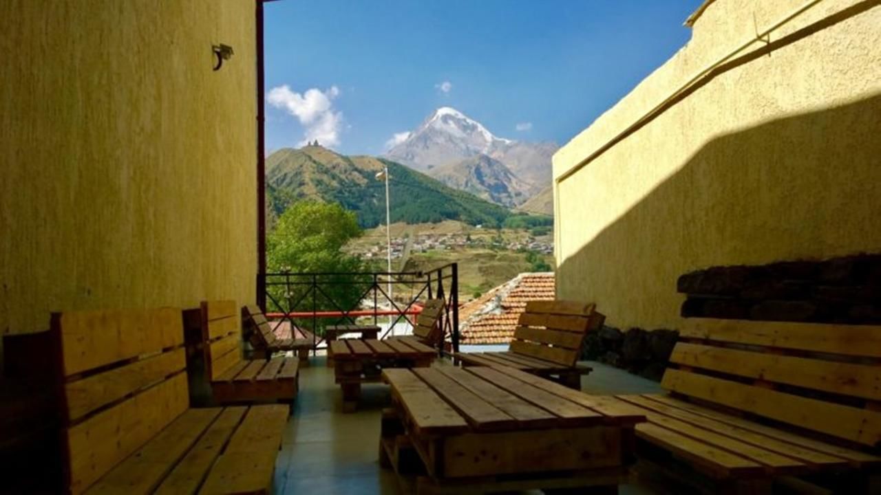 Отель Uptown Boutique Kazbegi Степанцминда-18